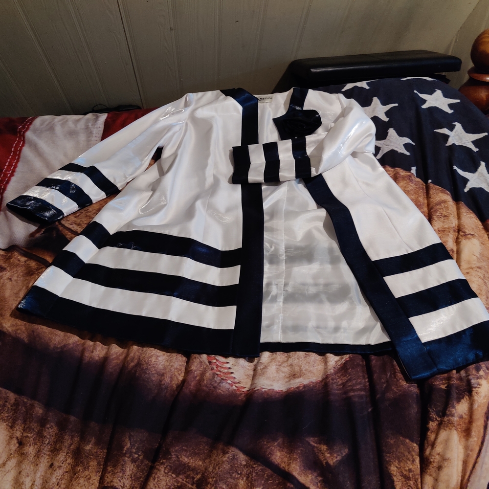 Massini White and Navy Outfit - Picture 6 of 12